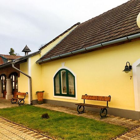 Ginti Panzio, Orseg Hotel Magyarszombatfa Exterior foto